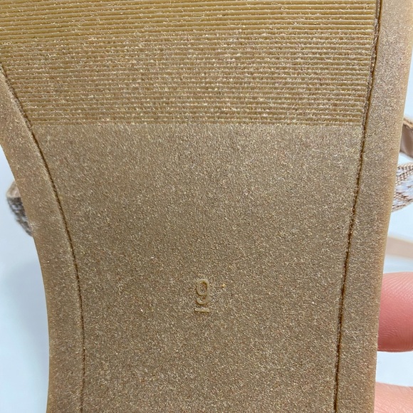 Old navy woman’s Sandals size 9 - Picture 4 of 5